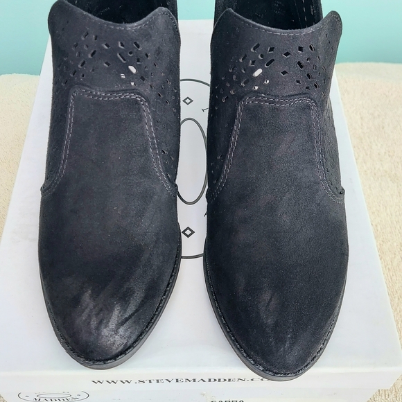 Steve Madden Sabra Black Perforated Ankle Booties Women's Size 6 NWT - Picture 7 of 14